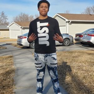 Meet your Posher, Akil